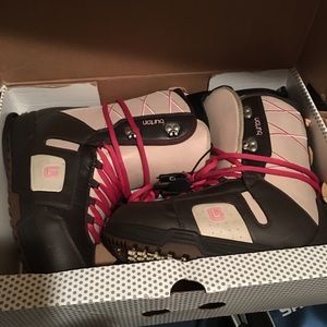 Women’s burton snow boots
